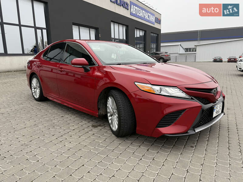 Седан Toyota Camry 2019 в Тернополе