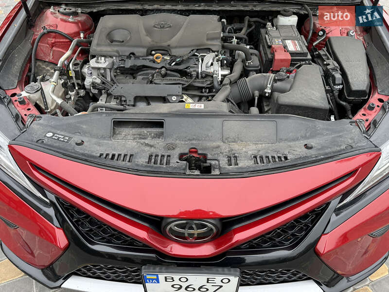 Седан Toyota Camry 2019 в Тернополе