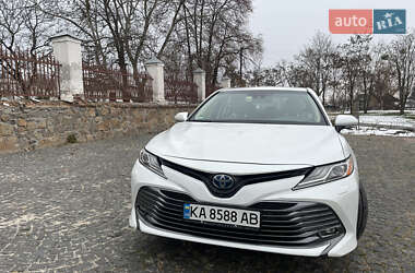 Седан Toyota Camry 2018 в Києві