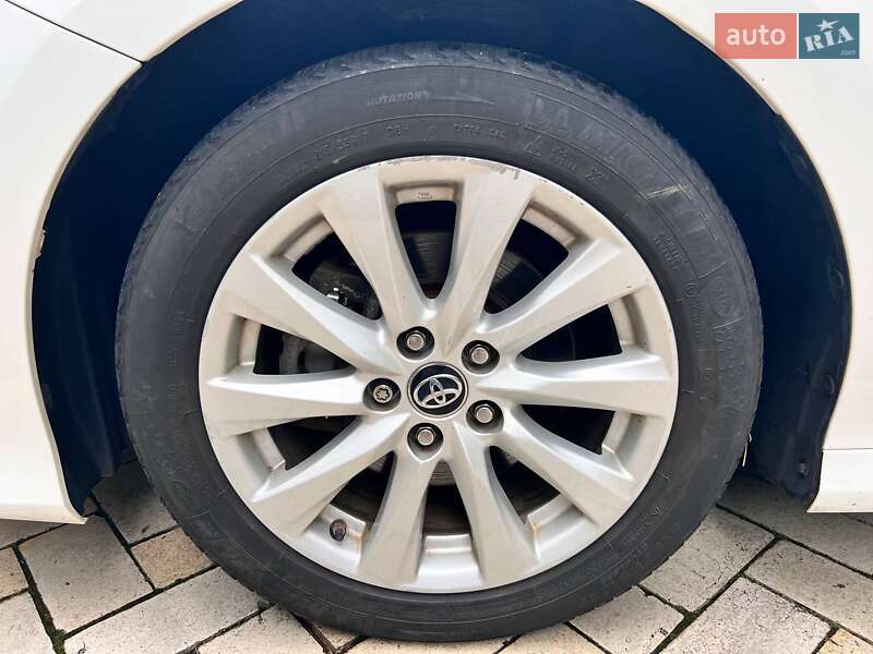 Седан Toyota Camry 2018 в Козине