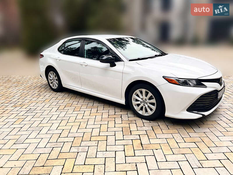 Седан Toyota Camry 2018 в Козине