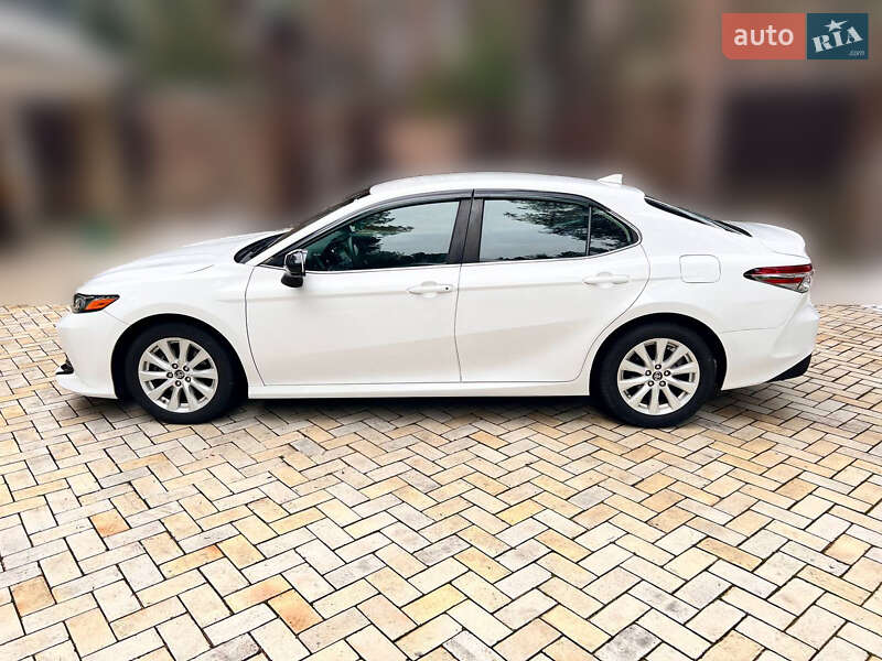 Седан Toyota Camry 2018 в Козине