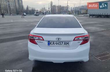 Седан Toyota Camry 2013 в Киеве