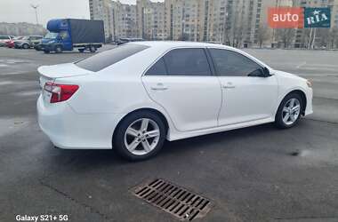 Седан Toyota Camry 2013 в Киеве