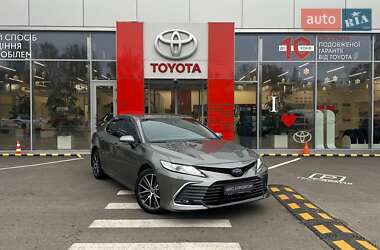 Седан Toyota Camry 2023 в Харкові