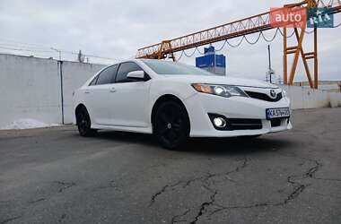 Седан Toyota Camry 2012 в Киеве