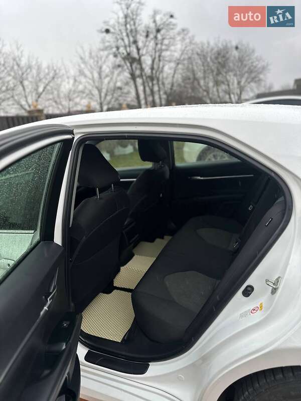 Седан Toyota Camry 2018 в Хмельницькому