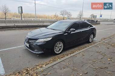 Седан Toyota Camry 2017 в Києві