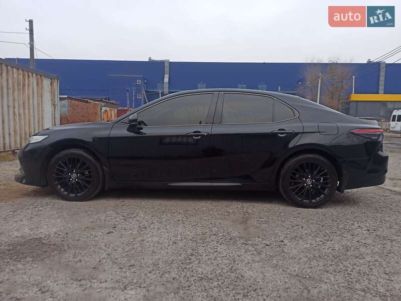 Седан Toyota Camry 2018 в Дніпрі