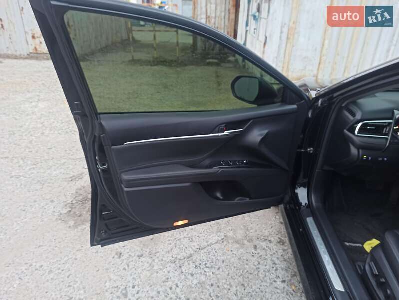 Седан Toyota Camry 2018 в Дніпрі