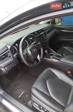 Седан Toyota Camry 2018 в Дніпрі