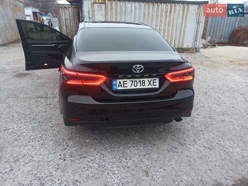 Седан Toyota Camry 2018 в Дніпрі