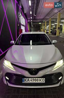 Седан Toyota Camry 2018 в Києві