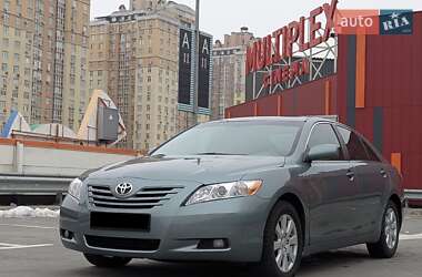 Седан Toyota Camry 2006 в Киеве