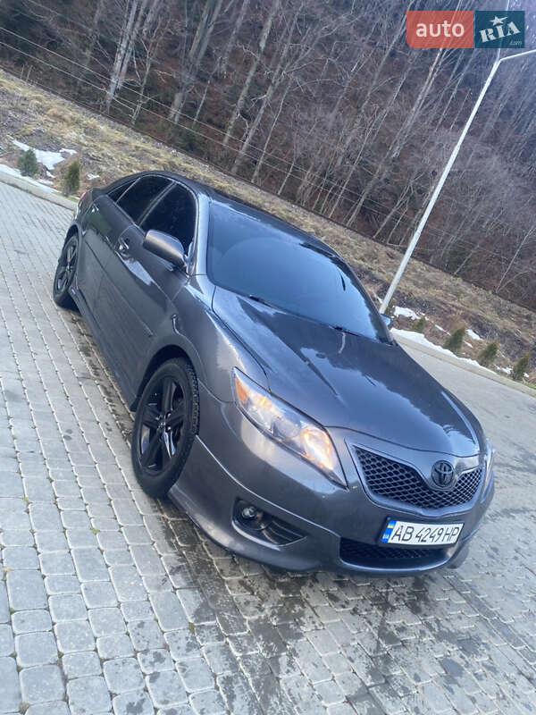 Седан Toyota Camry 2010 в Ивано-Франковске