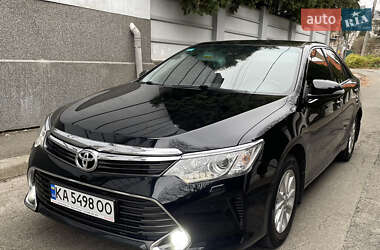 Седан Toyota Camry 2016 в Киеве