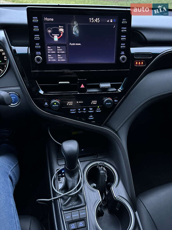 Седан Toyota Camry 2023 в Ровно