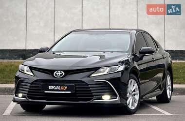 Седан Toyota Camry 2023 в Києві