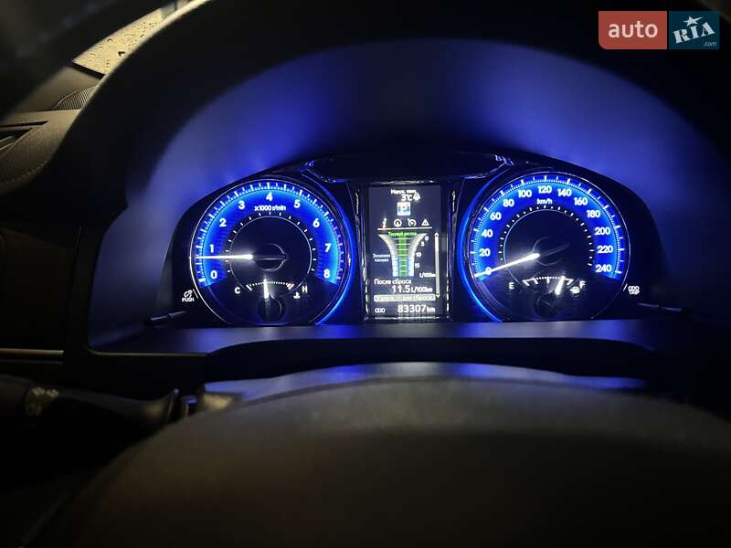 Седан Toyota Camry 2017 в Киеве