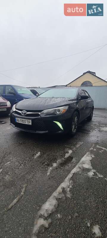 Седан Toyota Camry 2015 в Киеве