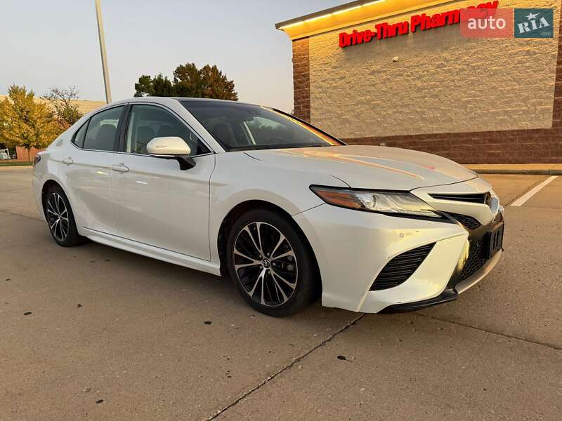 Седан Toyota Camry 2019 в Івано-Франківську