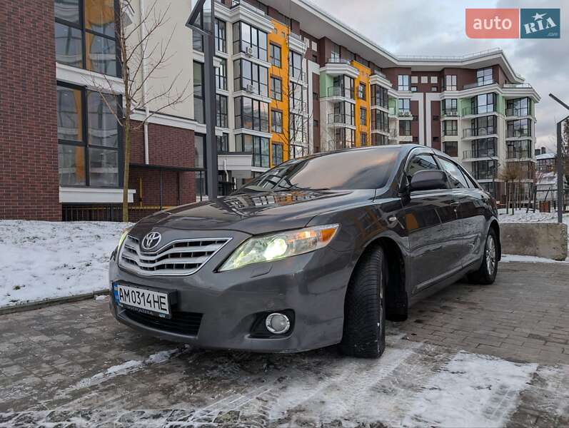 Седан Toyota Camry 2008 в Києві