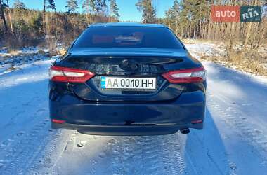 Седан Toyota Camry 2018 в Киеве