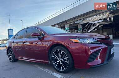 Седан Toyota Camry 2018 в Києві