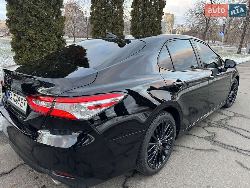 Седан Toyota Camry 2020 в Києві