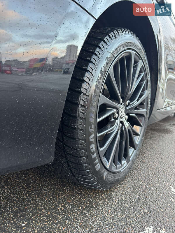Седан Toyota Camry 2020 в Києві