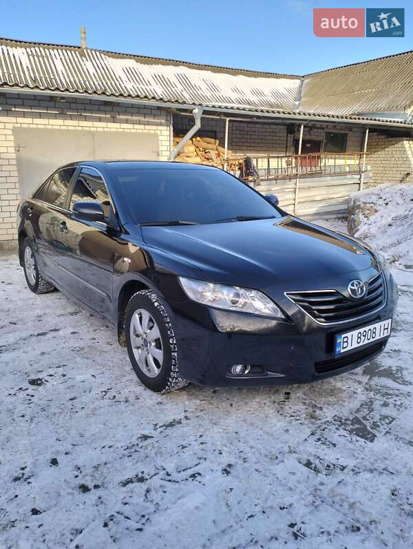 Седан Toyota Camry 2007 в Хороле