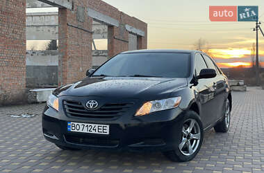 Седан Toyota Camry 2008 в Сарнах