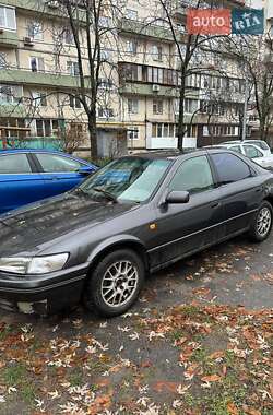 Седан Toyota Camry 1998 в Києві