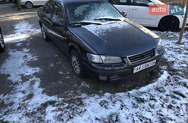 Седан Toyota Camry 1998 в Києві