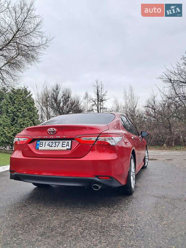 Седан Toyota Camry 2019 в Кременчуге