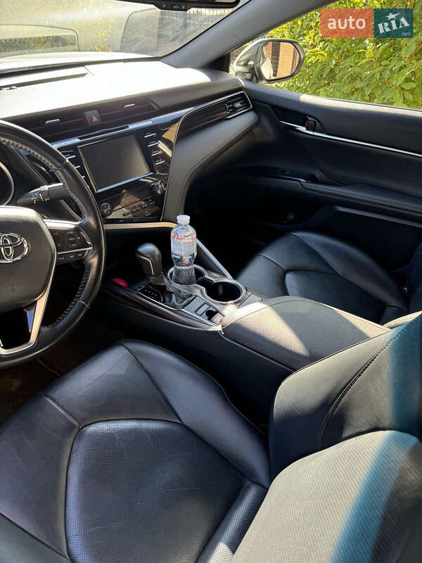 Седан Toyota Camry 2019 в Харькове