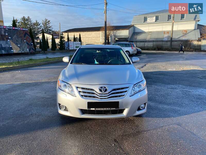 Седан Toyota Camry 2009 в Рівному