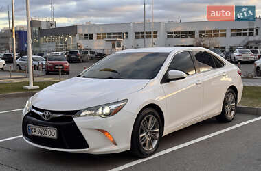 Седан Toyota Camry 2015 в Киеве