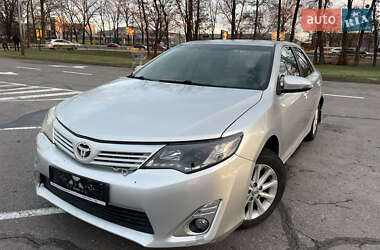 Седан Toyota Camry 2014 в Києві