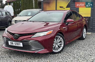 Седан Toyota Camry 2018 в Стрые