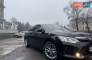 Седан Toyota Camry 2017 в Днепре