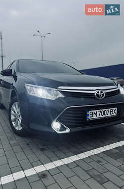 Седан Toyota Camry 2015 в Сумах