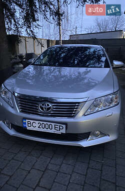 Седан Toyota Camry 2013 в Львові