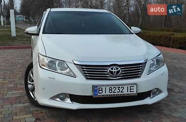 Седан Toyota Camry 2013 в Миргороді