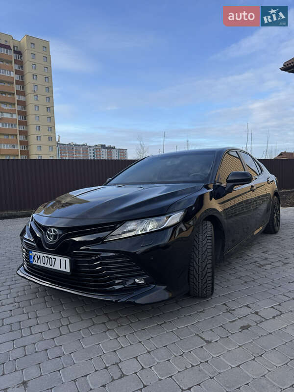 Седан Toyota Camry 2019 в Житомирі