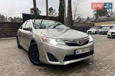 Седан Toyota Camry 2013 в Києві