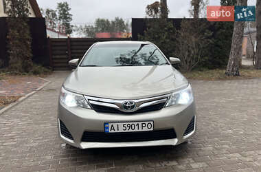 Седан Toyota Camry 2013 в Києві