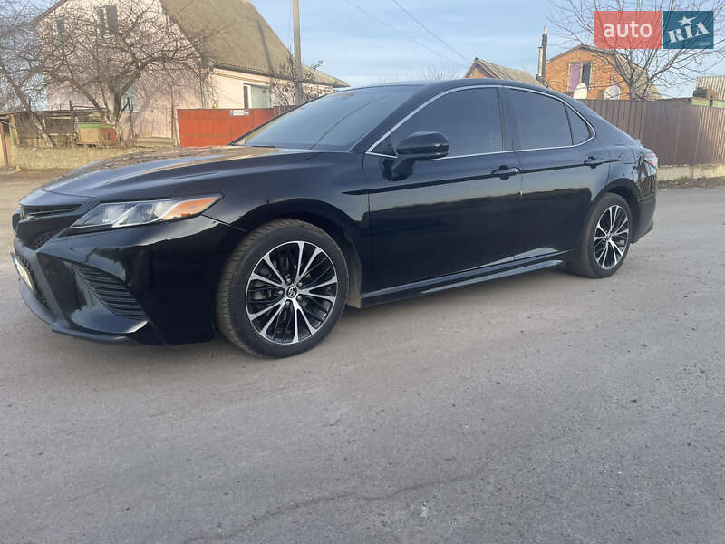 Седан Toyota Camry 2018 в Миргороде