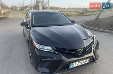 Седан Toyota Camry 2018 в Миргороде