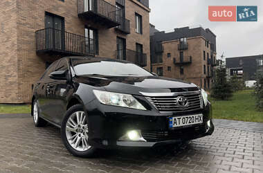 Седан Toyota Camry 2014 в Ивано-Франковске